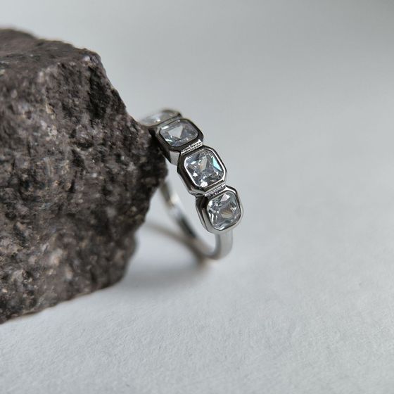 Серебряное кольцо с фианитами