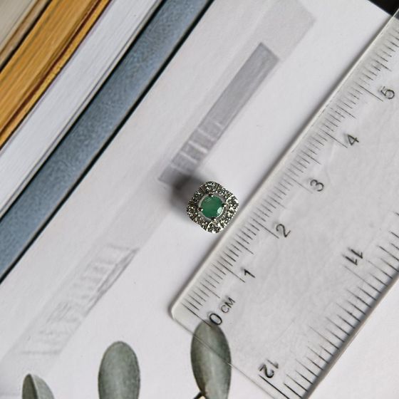 Серебряная подвеска с изумрудом, фианитами Серебряная подвеска с изумрудом, фианитами