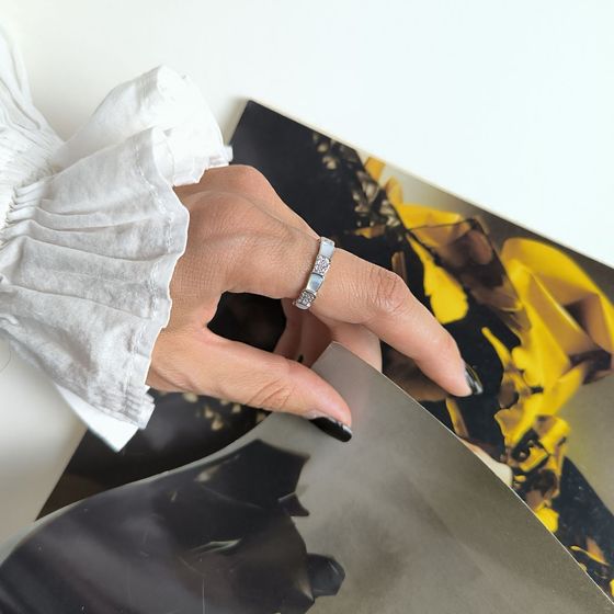 Серебряное кольцо с перламутром