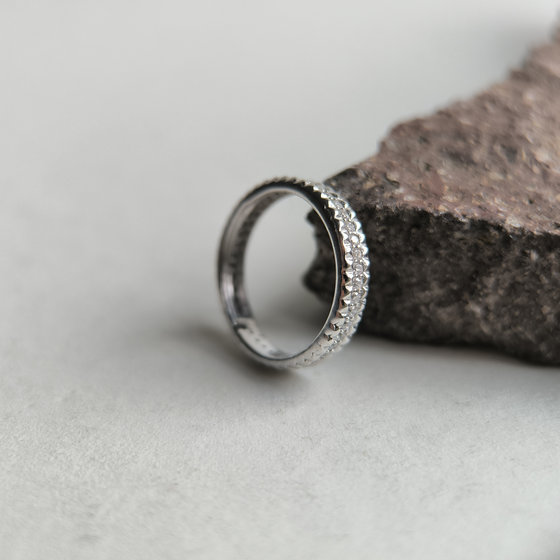 Серебряное кольцо с фианитами