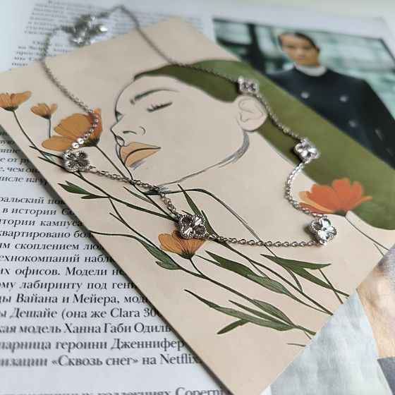 Серебряное колье без камней