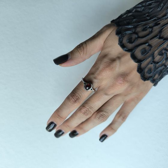 Серебряное кольцо с гранатом nano