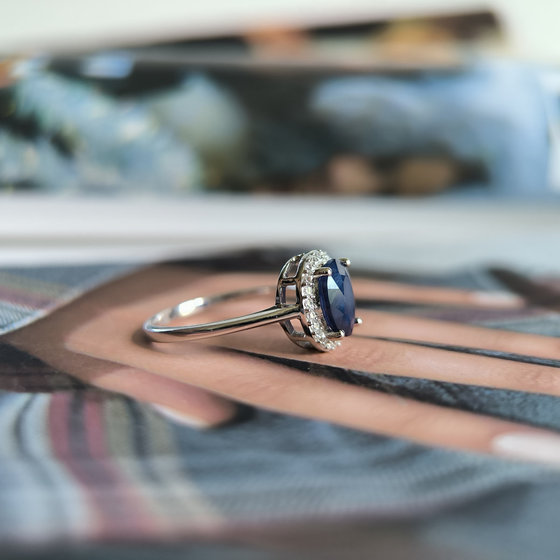 Серебряное кольцо с сапфиром 1.792ct