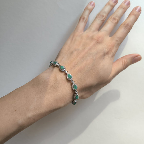 Серебряный браслет с изумрудом 7.445ct