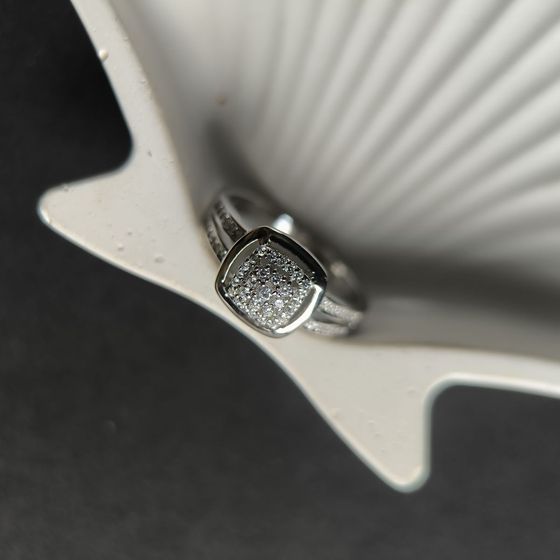 Серебряное кольцо с фианитами