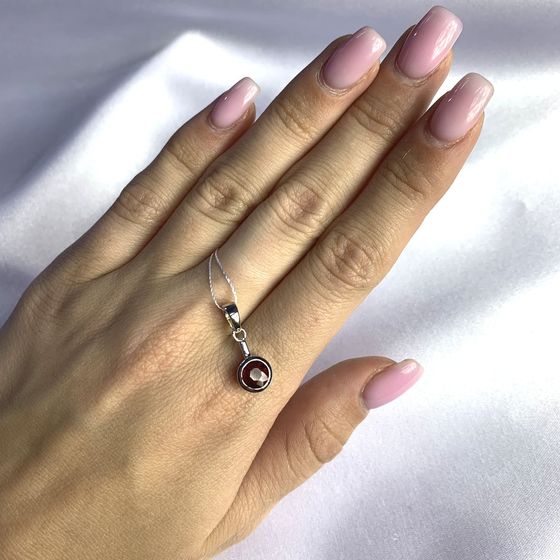 Серебряная подвеска с рубином