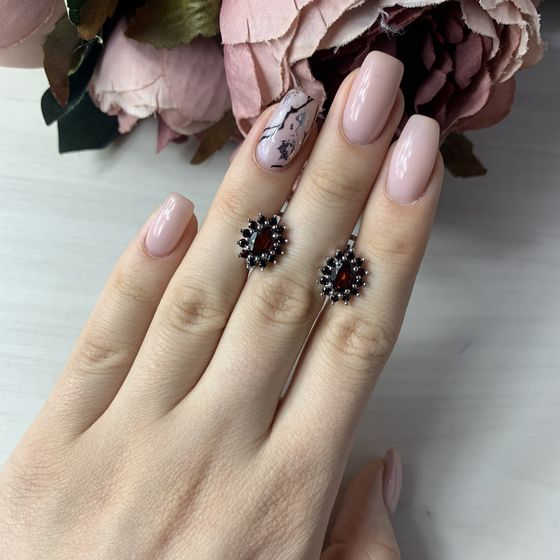 Серебряные серьги с гранатом 2.917ct