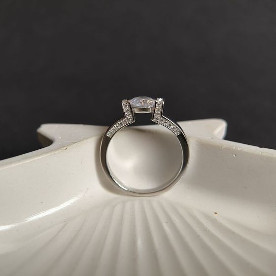 Серебряное кольцо с фианитами Серебряное кольцо с фианитами