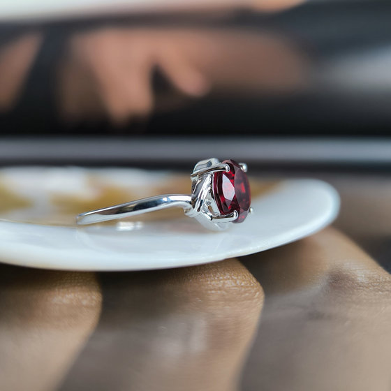 Серебряное кольцо с гранатом nano