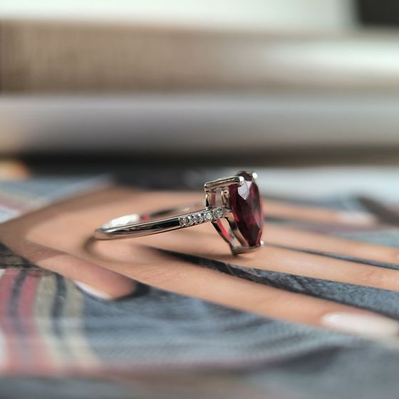 Серебряное кольцо с гранатом nano 3.12ct