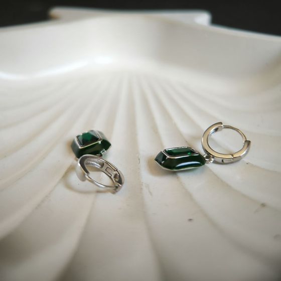 Серебряные серьги с фианитами, емаллю