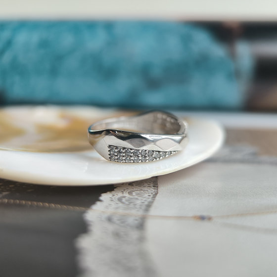 Серебряное кольцо с фианитами