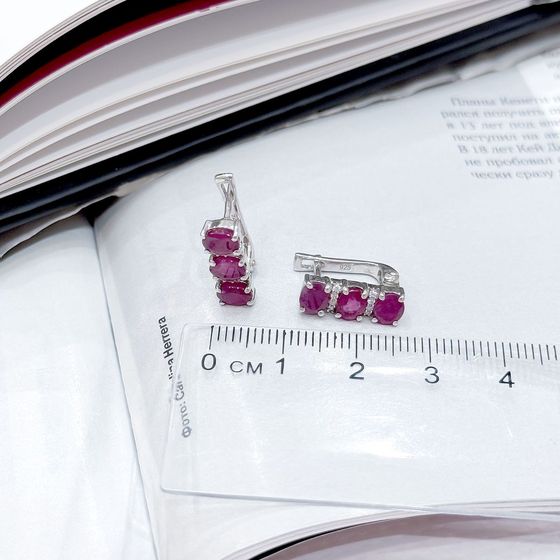 Серебряные серьги с рубином 3.344ct, фианитами