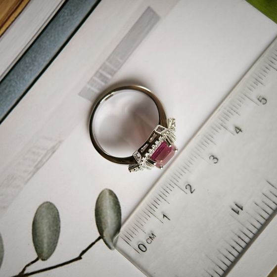 Серебряное кольцо с рубином