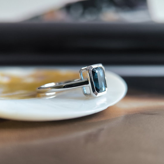 Серебряное кольцо с сапфиром nano 1.488ct