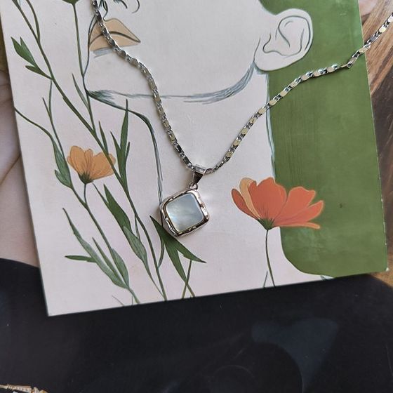 Серебряная подвеска с перламутром