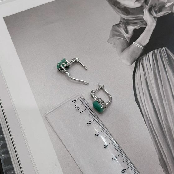 Серебряные серьги с изумрудом 4.782ct, фианитами