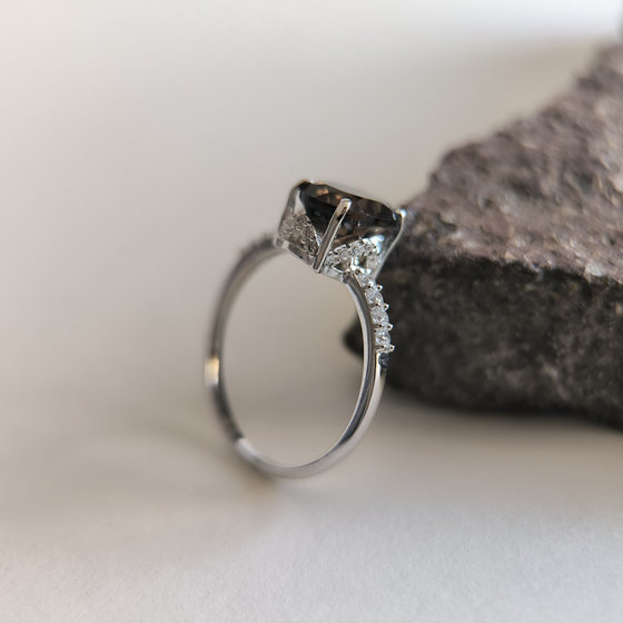 Серебряное кольцо с раухтопазом (дымчатым кварцем) 2.12ct, фианитами