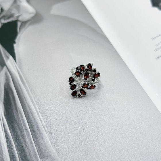 Серебряное кольцо с гранатом 4.46ct