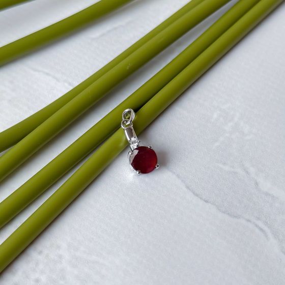 Серебряная подвеска с рубином 2.783ct, фианитами