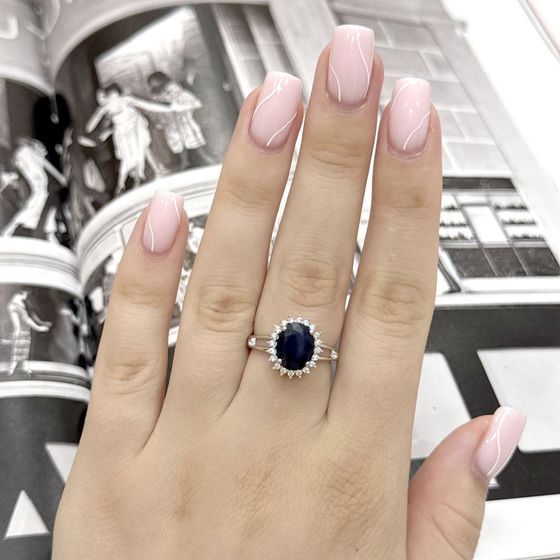 Серебряное кольцо с сапфиром, фианитами