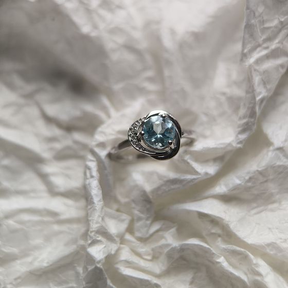 Серебряное кольцо с топазом 1.486ct