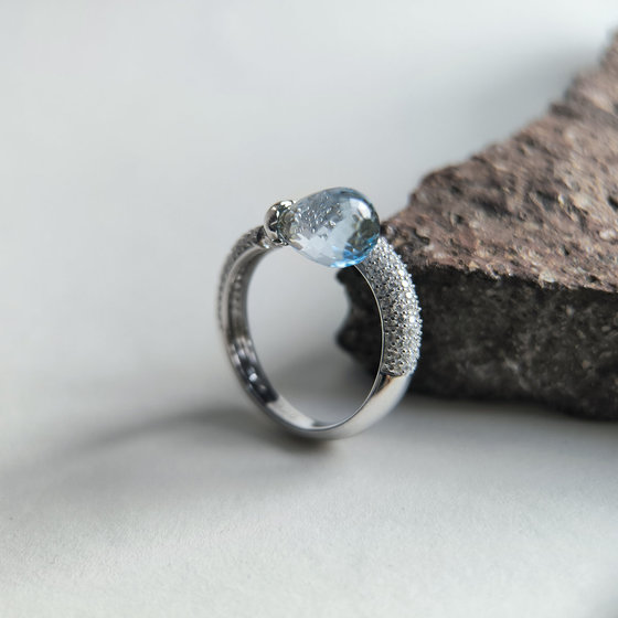 Серебряное кольцо с топазом 5.49ct, фианитами