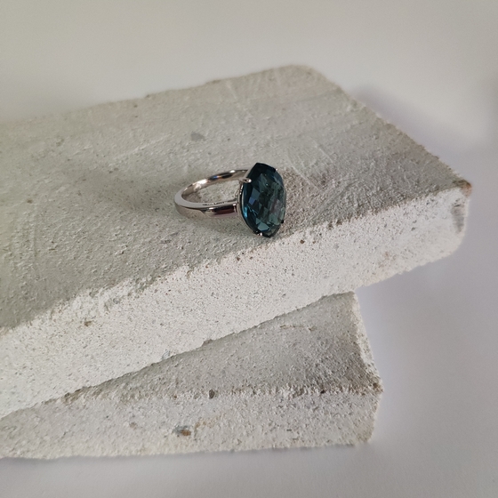 Серебряное кольцо с топазом Лондон Блю 4.84ct