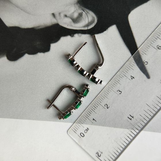 Серебряные серьги с изумрудом nano 2.114ct