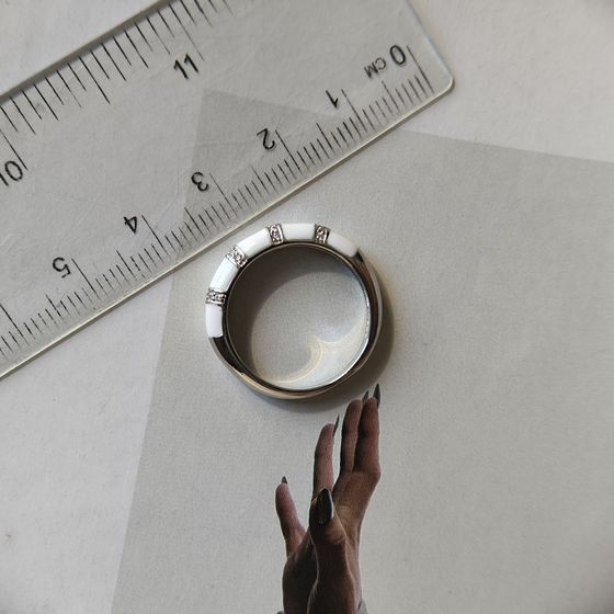 Серебряное кольцо с фианитами, емаллю