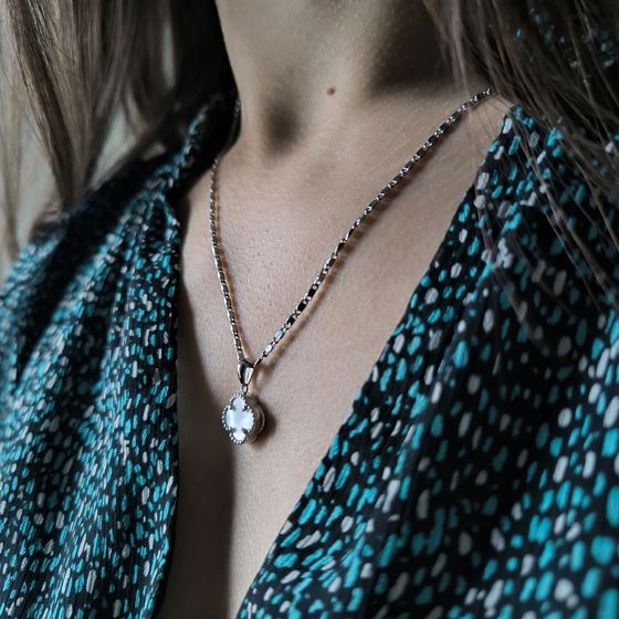 Серебряная подвеска с перламутром