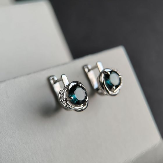 Серебряные серьги с топазом Лондон Блю 2.185ct, фианитами