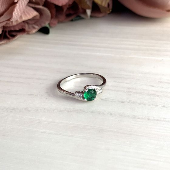 Серебряное кольцо с изумрудом nano 0.377ct