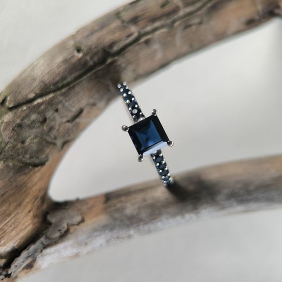 Серебряное кольцо с сапфиром nano 1.413ct