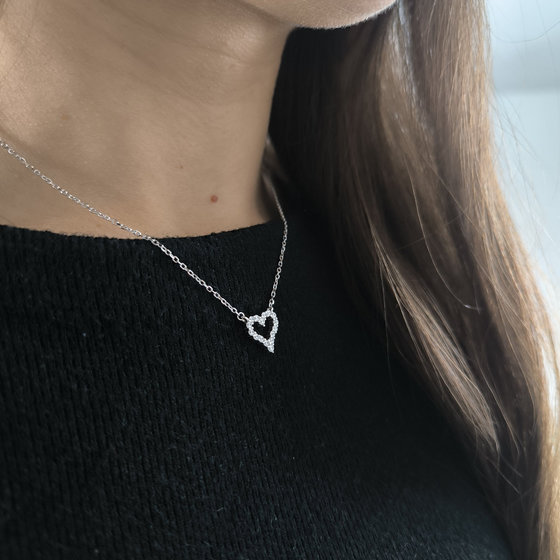Серебряное колье с фианитами
