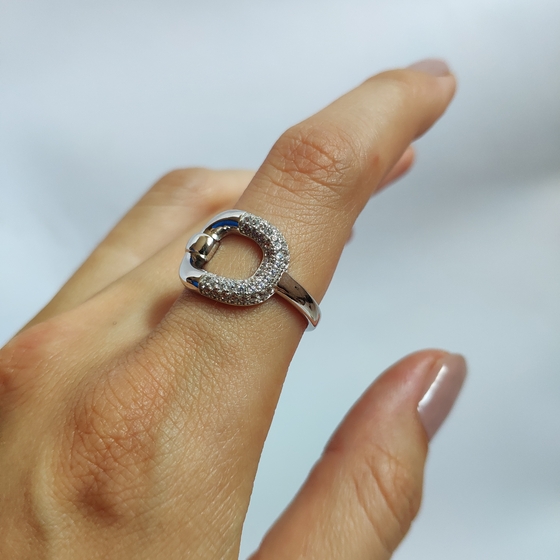 Серебряное кольцо с фианитами