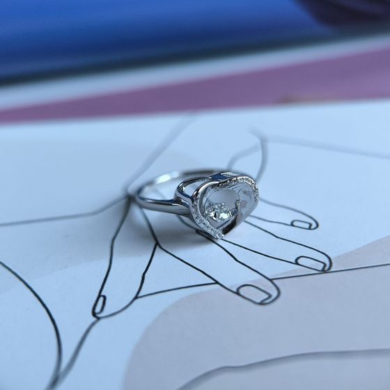 Серебряное кольцо с фианитами