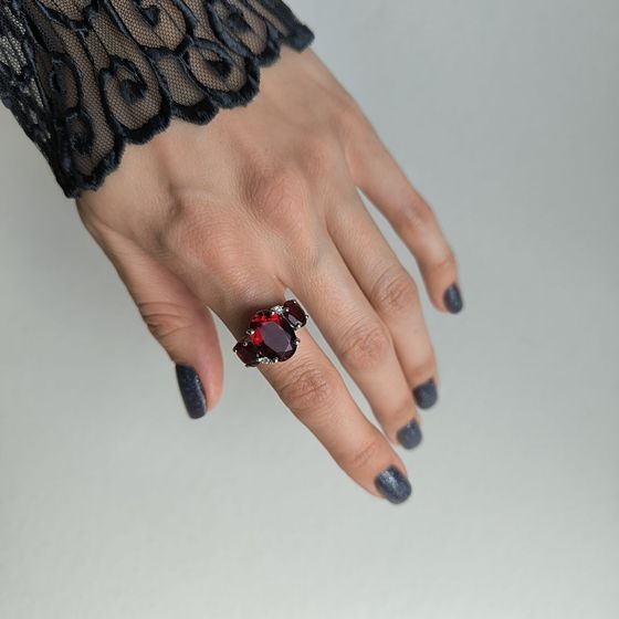 Серебряное кольцо с гранатом 6.898ct
