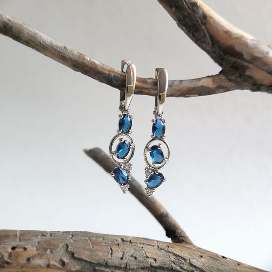 Серебряные серьги с сапфиром nano 2.148ct, фианитами