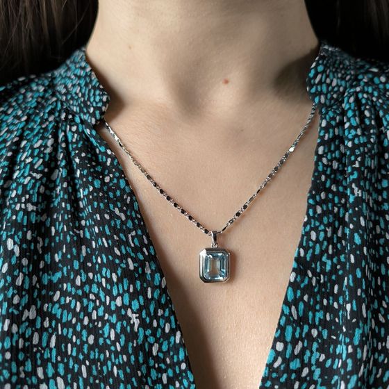 Серебряная подвеска с топазом 3.86ct