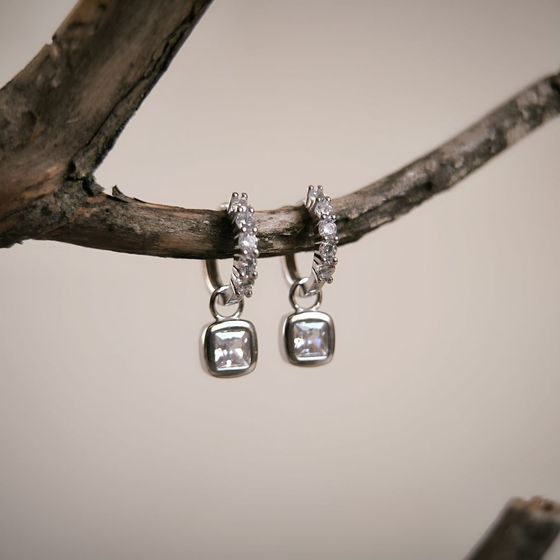 Серебряные серьги с фианитами