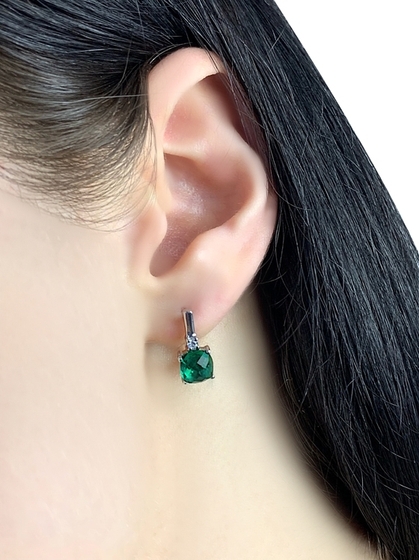 Серебряные серьги с изумрудом nano