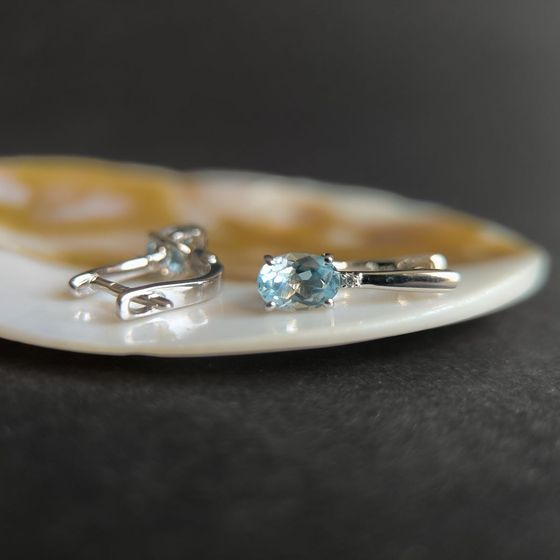 Серебряные серьги с топазом 1.874ct, фианитами