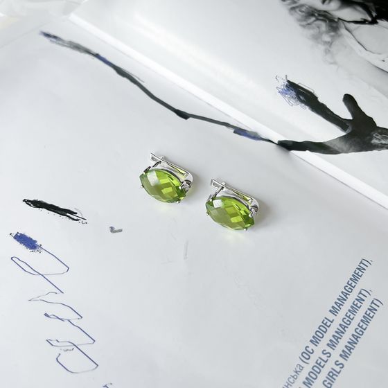 Серебряные серьги с хризолітом 12.175ct