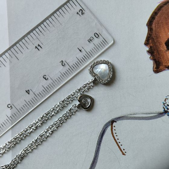 Серебряное колье с перламутром, фианитами