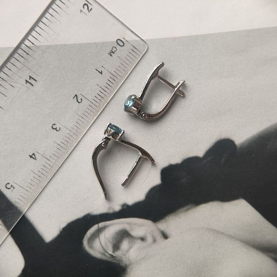 Серебряные серьги с топазом Лондон Блю 0.886ct