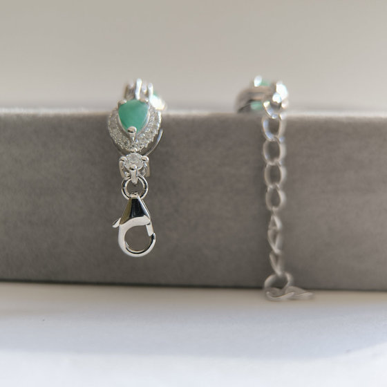 Серебряный браслет с изумрудом 7.445ct