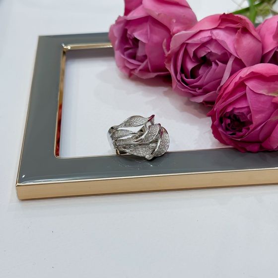 Серебряное кольцо с фианитами, емаллю