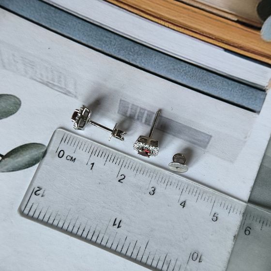 Серебряные серьги с гранатом 0.949ct, фианитами