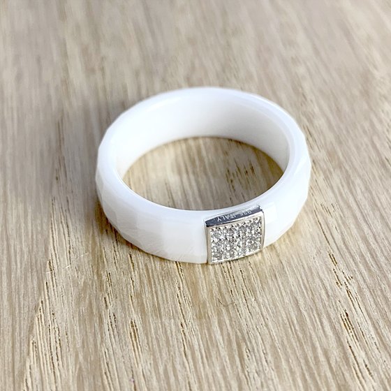 Серебряное кольцо с керамикой